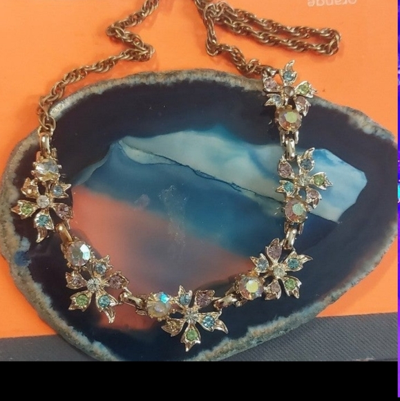 Vintage rhinestones floral design some uranium glass necklace and earrings set - Picture 10 of 13